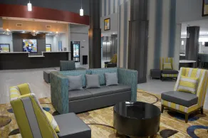 Del-Mar Airport Inn & Suites - Resepsjon