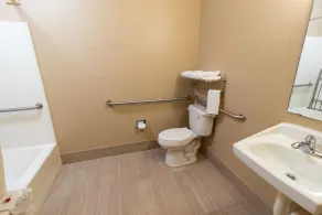 Baymont by Wyndham Crestview - Salle de bain