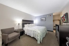 HomeTown Inn by Red Roof East Syracuse - Chambre