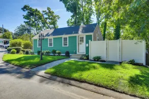 Walk to Main St: Osterville Village Gem w/ Patio - Innvendig