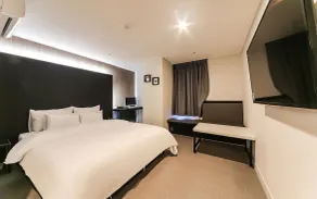 Maximum Hotel - Room
