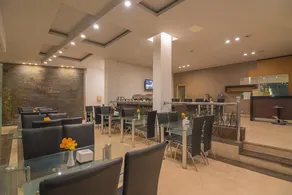 RedDoorz Premium near Paris Van Java Mall - Restaurant