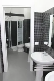 Central Hostel Milano - Bathroom