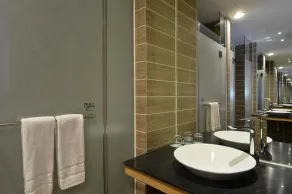 In Young Hotel - Bathroom