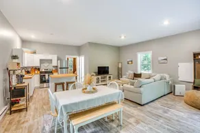 Quiet Pet Friendly Cabin w/ Fire Pit Near Lake Ann - Innenbereich
