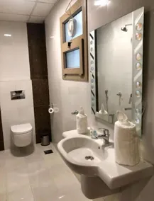 Weekdays Hotel - Bathroom