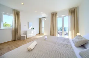 Villa St Martin-Reef - Exclusive Seafront Villa with Private Heated Pool - Zimmer