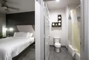 House Hotel - Bathroom