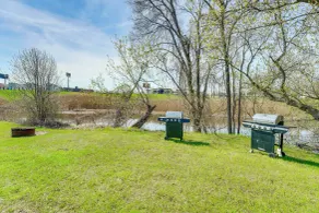 Fish, Swim + Relax: Modern Condo by Lake Huron! - Interiör