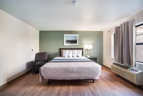 HomeTowne Studios by Red Roof St. Louis - Airport/ N Lindbergh - Chambre