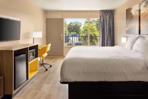 Days Inn by Wyndham McComb MS - Room