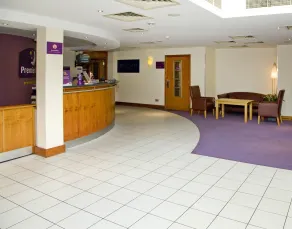 Premier Inn Watford Central - Reception