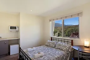 Jarrah Lodge - Sleeps 10 - Merrijig - Habitación