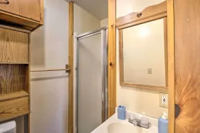 Quaint & Cozy Apartment 12 Mi to Ski Slopes - Badezimmer