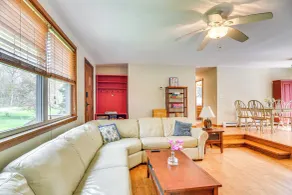 6 Mi to Beach: Family Home in Little Compton! - Innvendig