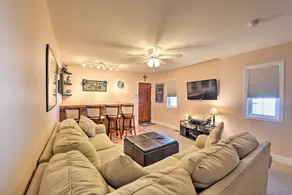 Cape May Getaway w/ Private Deck & Hot Tub! - Interiör