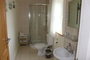 Kilcatten Lodge - Bathroom