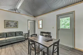 Tallassee Cabin w/ Forest Views Near Creek! - Interiør