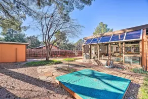 1 Mi to Cathedral Rock Trailhead: Home w/ Sunroom - Interior