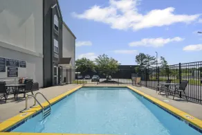 Sonesta Essential Hotels & Suites Kansas City Blue Springs - Piscine