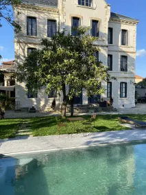 Demeure Saint Louis Historic manor, City 700m, free parking,A C,Clim,WIFI, city view, Garden - Pool
