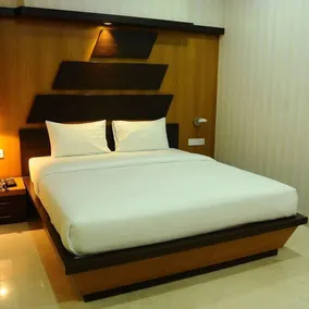Iroomz Hotel SR Grand - Zimmer