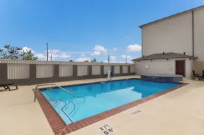 Red Roof Inn PLUS + Galveston - Beachfront - Piscine