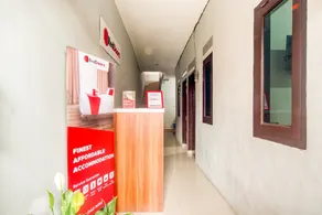 RedDoorz near Graha Cijantung Mall - Reception