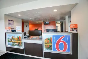 Motel 6-Elkton, MD - Hall
