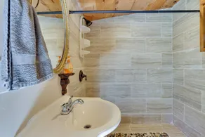 9 Mi to Bass Lake: Cabin w/ Fire Pit in Wishon! - Intérieur