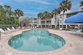 Pool Access, Walk to Manatee Beach: Coastal Condo - Interni