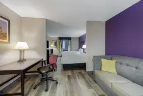 La Quinta Inn & Suites by Wyndham Louisville East - Camera