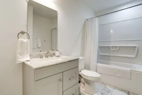 Beautiful Kenmore Retreat Near Marina & Beach! - Badeværelse