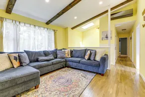 Vibrant Westerly Home w/ Private Pool & Yard! - Innenbereich