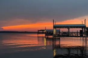 Lakefront Estate: Stunning Views, Deck, Bar & Dock - Innenbereich