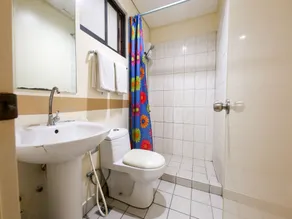 OYO 769 Poblacion Suites Polaris - Badezimmer