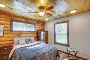Pet-friendly Chattanooga Cabin w/ Hot Tub & Kayaks - Interni