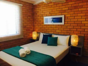 Bosuns Inn Motel - Room