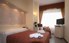 Gold Hotel - Room