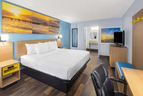 Days Inn by Wyndham Pensacola I-10 - Chambre