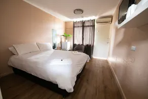 Blacktown Tavern - Room