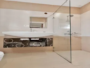 Super Hotel O Rudra Grand - Bathroom