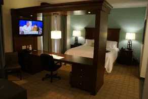 Hampton Inn & Suites Center - Zimmer