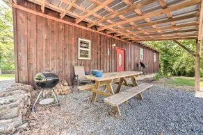 Charming New Concord Cabin on 50-Acre Farm! - Innenbereich