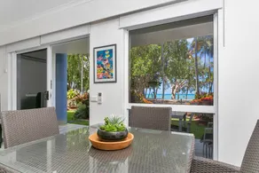 Agincourt Beachfront Apartments - Utsikt från rummet