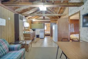 Stone Lake Cabin w/ Private Deck & Fire Pit! - Interiør