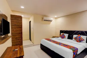 FabHotel Sri Narmada Grand - Værelse
