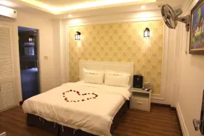 Lotus Hotel - A24, Khu Đấu Giá, Vạn Phúc - by Bay Luxury - Værelse