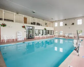 Comfort Suites Lebanon - Piscine