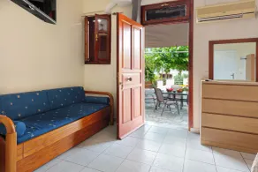 Ballas Apartments - Chambre